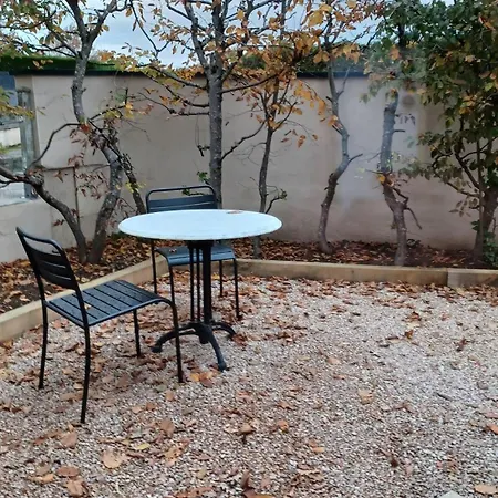 La Petite Maison Et Jardin
