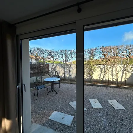 Apartman La Petite Maison Et Jardin