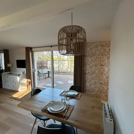 La Petite Maison Et Jardin *